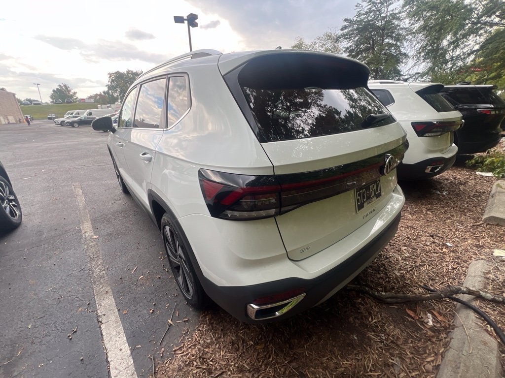 Used 2025 Volkswagen Taos SE AWD/4WD image 5