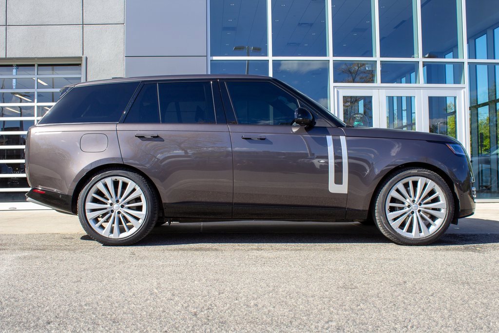 Used 2023 Land Rover Range Rover First Edition image 4