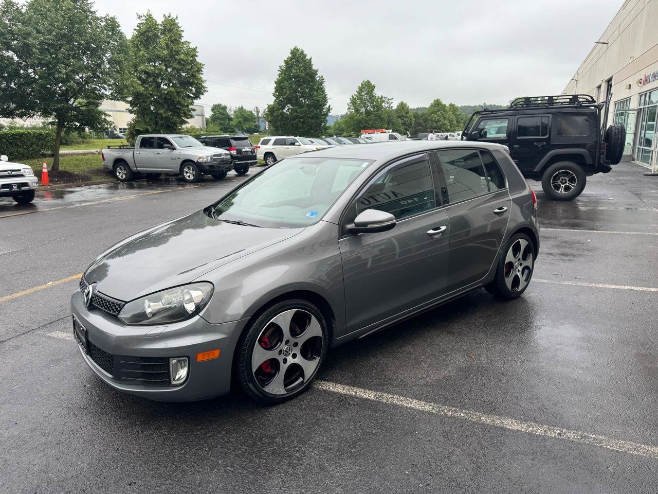 Used 2011 Volkswagen Golf 4-Door FWD image 26