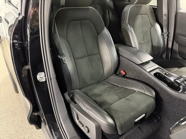Used 2019 Volvo XC40 T5 R-Design image 24