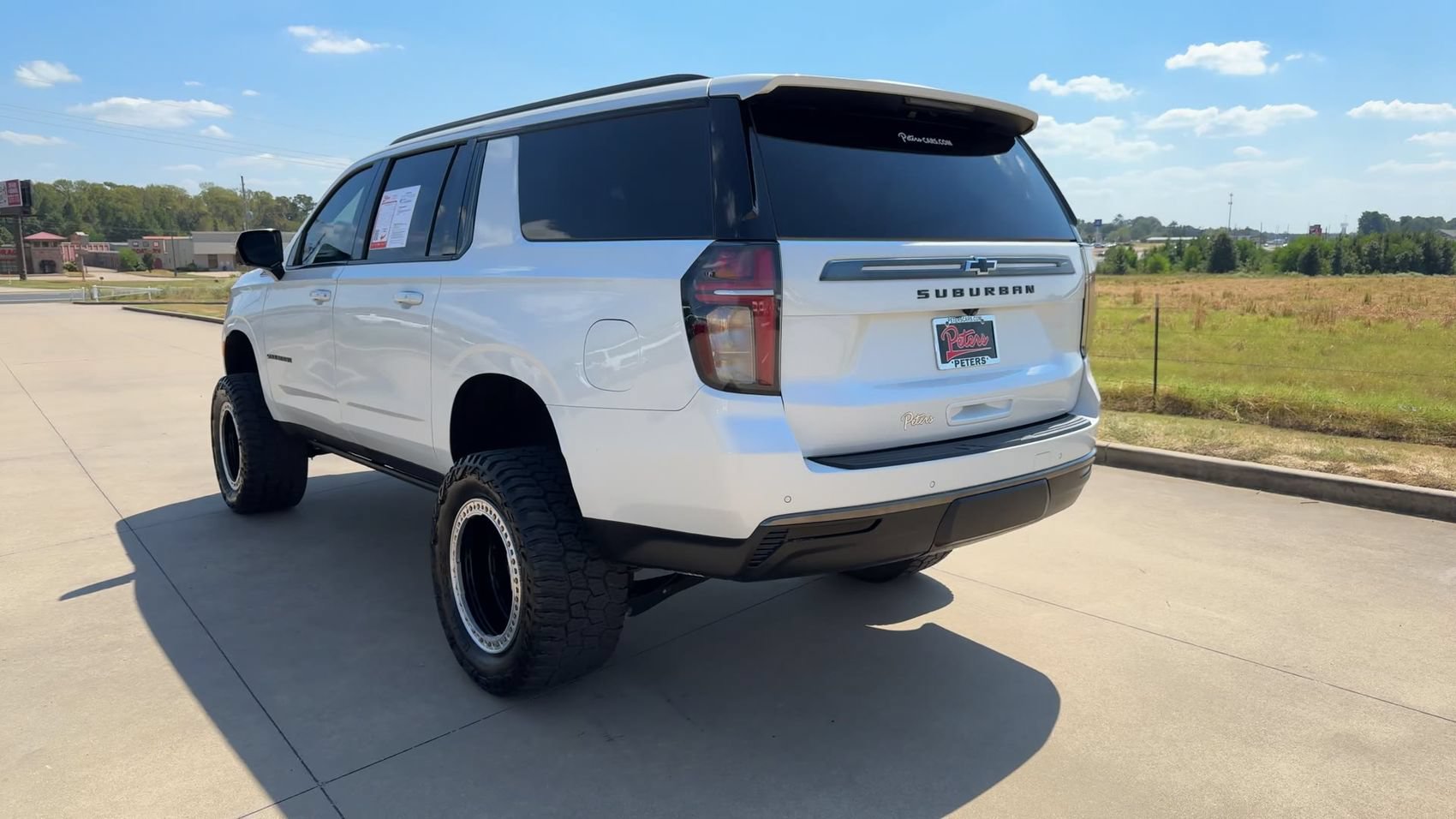 Used 2022 Chevrolet Suburban Z71 w/ Luxury Package AWD/4WD image 7