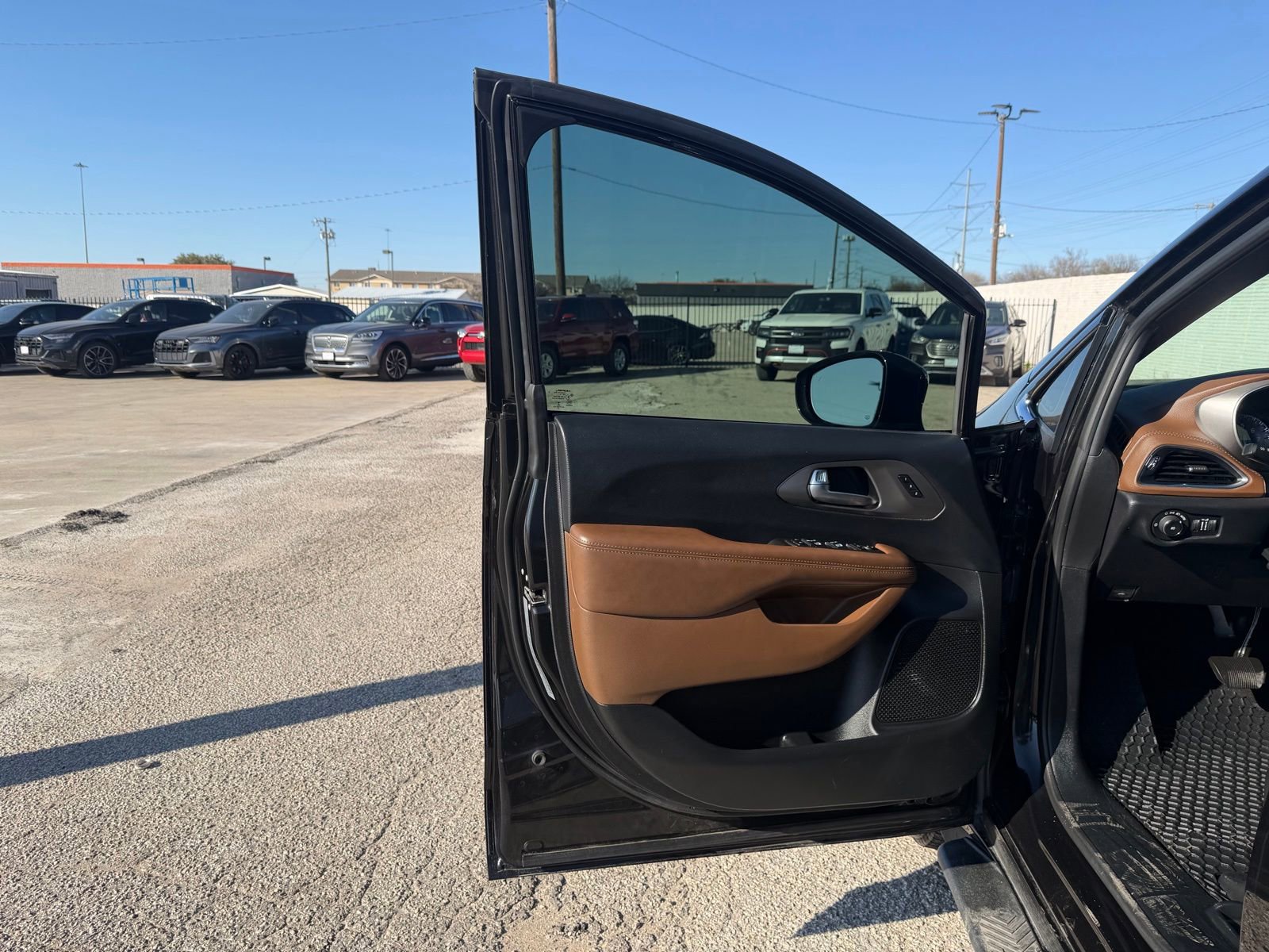 Used 2020 Chrysler Pacifica Limited w/ Advanced Safetytec Group image 21