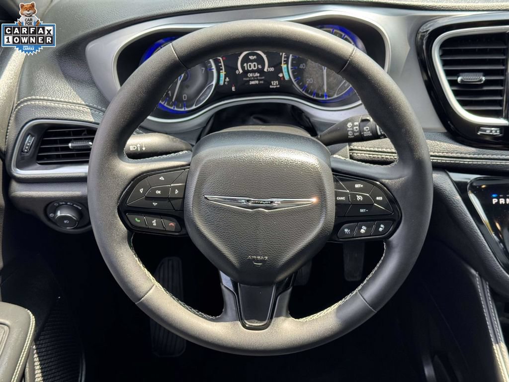 Used 2025 Chrysler Pacifica Limited FWD image 13