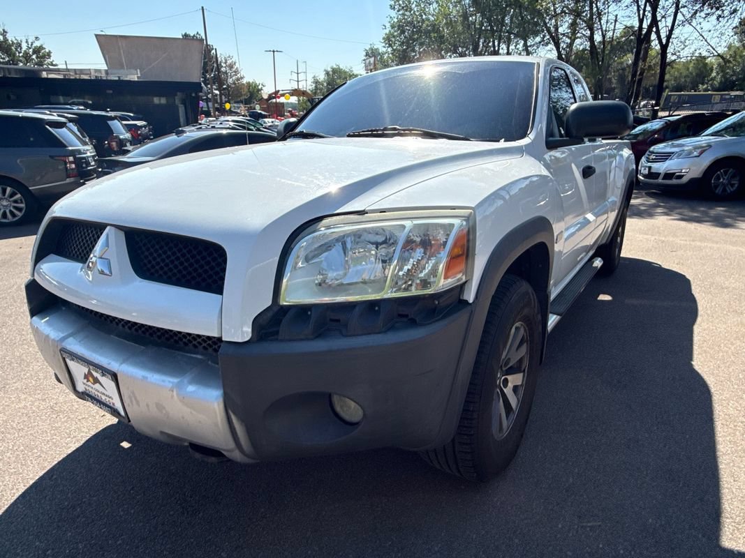 Used 2006 Mitsubishi Raider DuroCross RWD image 3