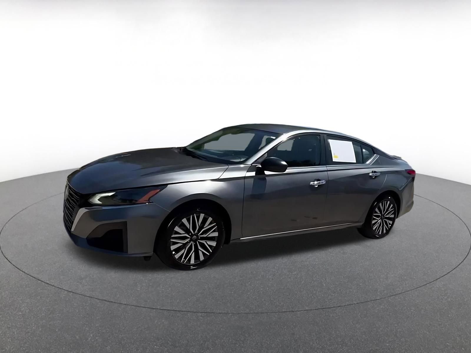 Used 2025 Nissan Altima 2.5 SV FWD image 8