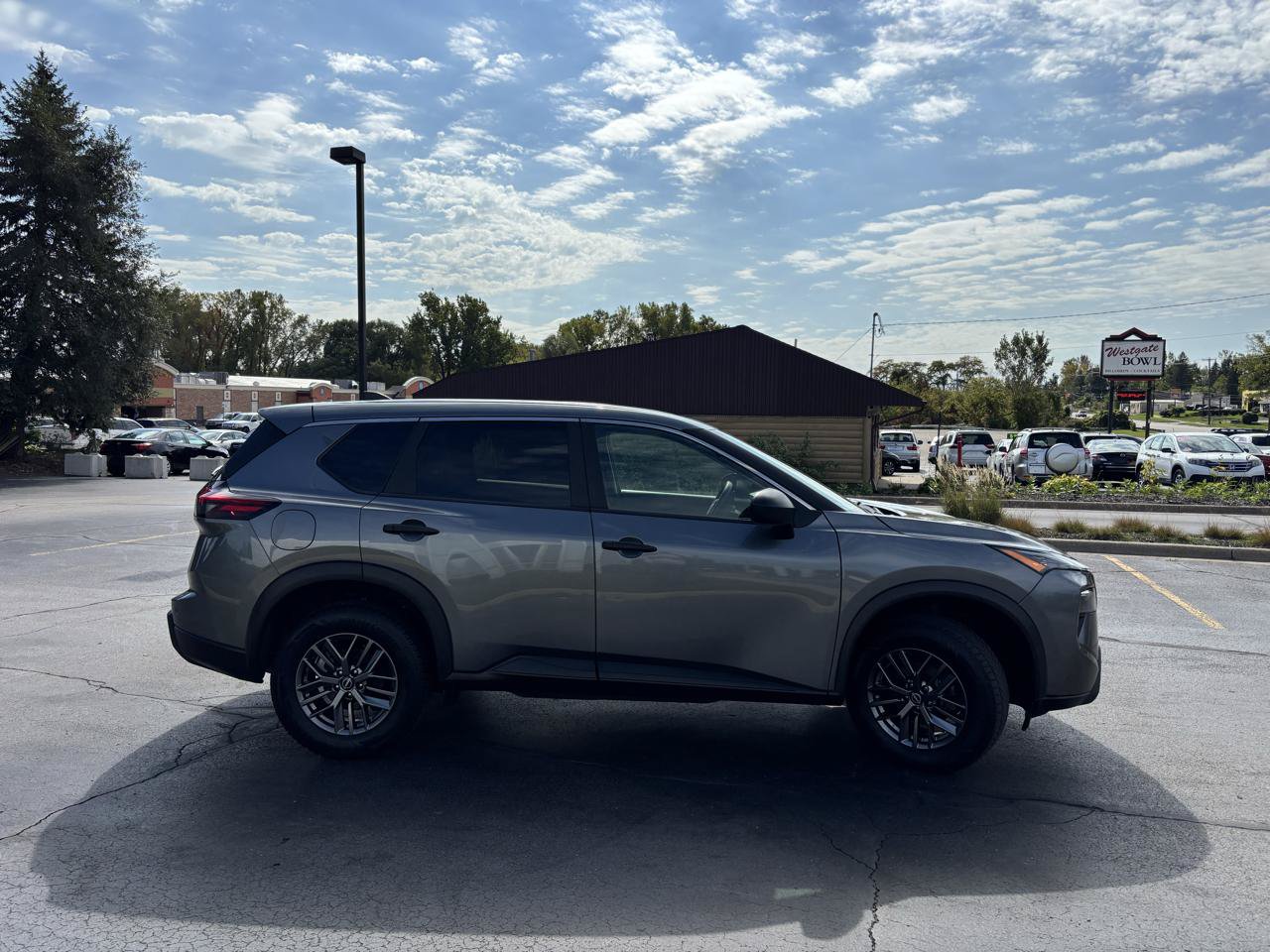 Used 2024 Nissan Rogue S AWD/4WD image 10