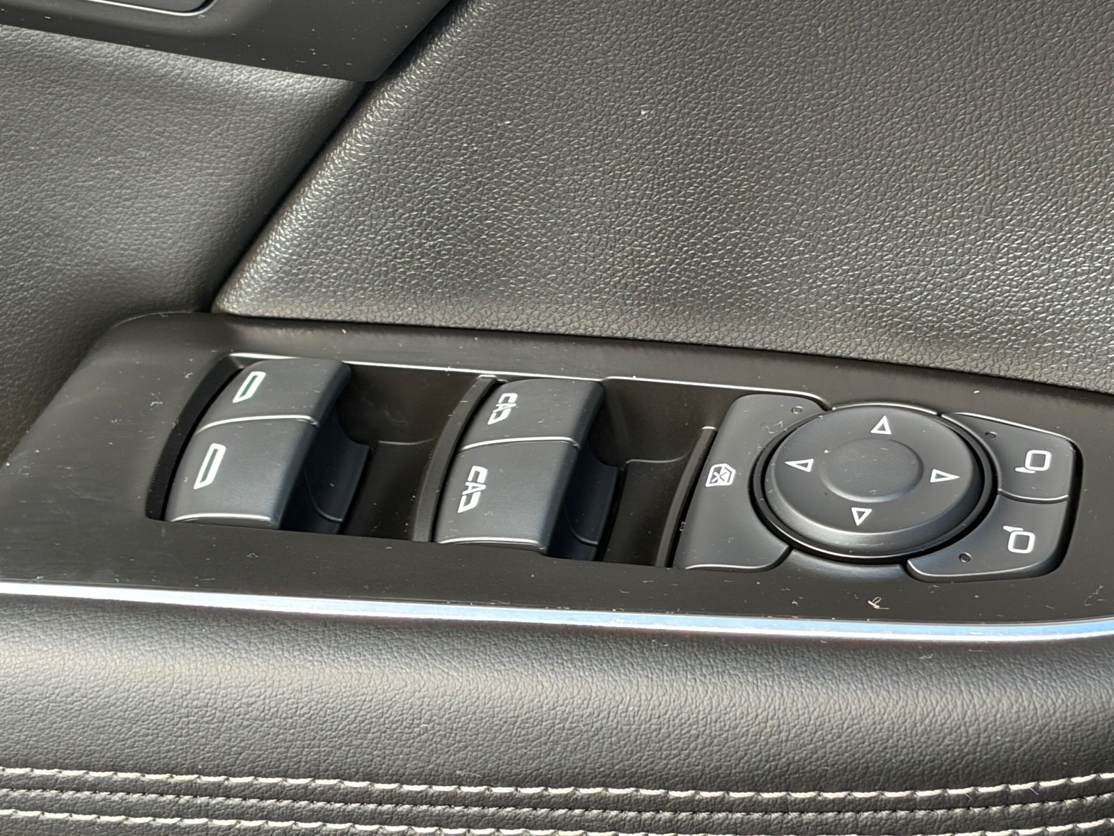 Used 2023 Buick Envision Avenir FWD image 17