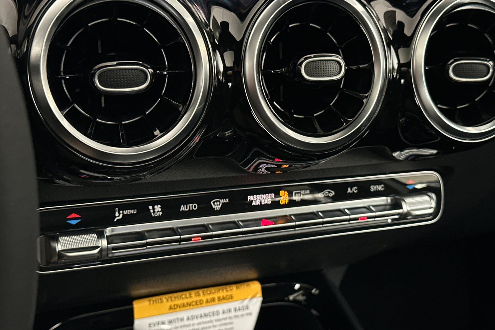 New 2025 Mercedes-Benz GLB 250 4MATIC image 19