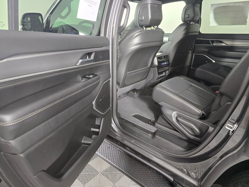 New 2026 Jeep Grand Wagoneer 4WD image 35