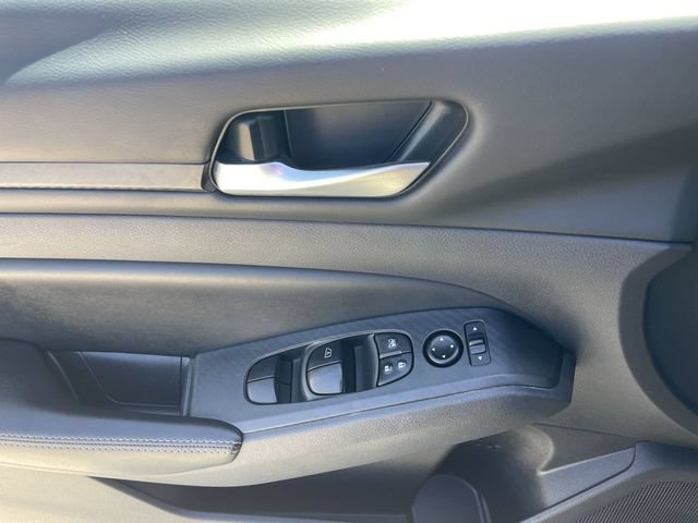 Used 2024 Nissan Altima 2.5 SV FWD image 21
