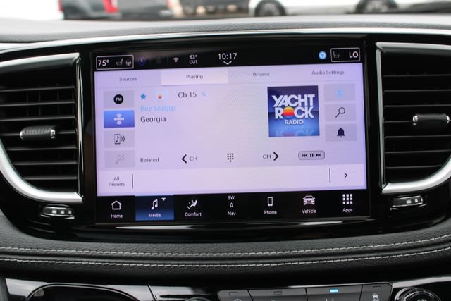 Used 2025 Chrysler Pacifica Limited FWD image 27