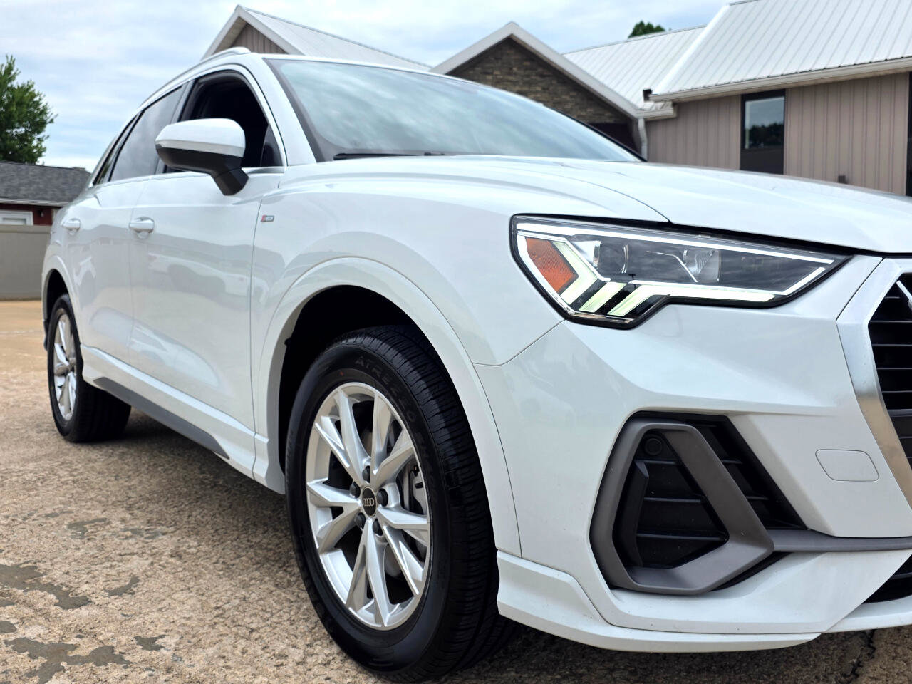 Used 2024 Audi Q3 2.0T Premium image 26