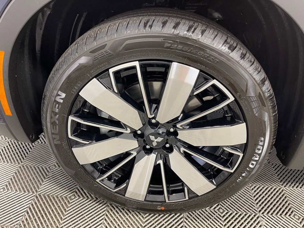 New 2025 Mitsubishi Outlander SE image 36