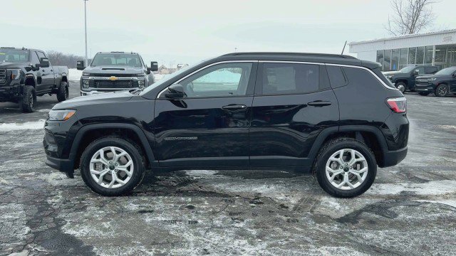Used 2025 Jeep Compass Latitude w/ Convenience Group image 5