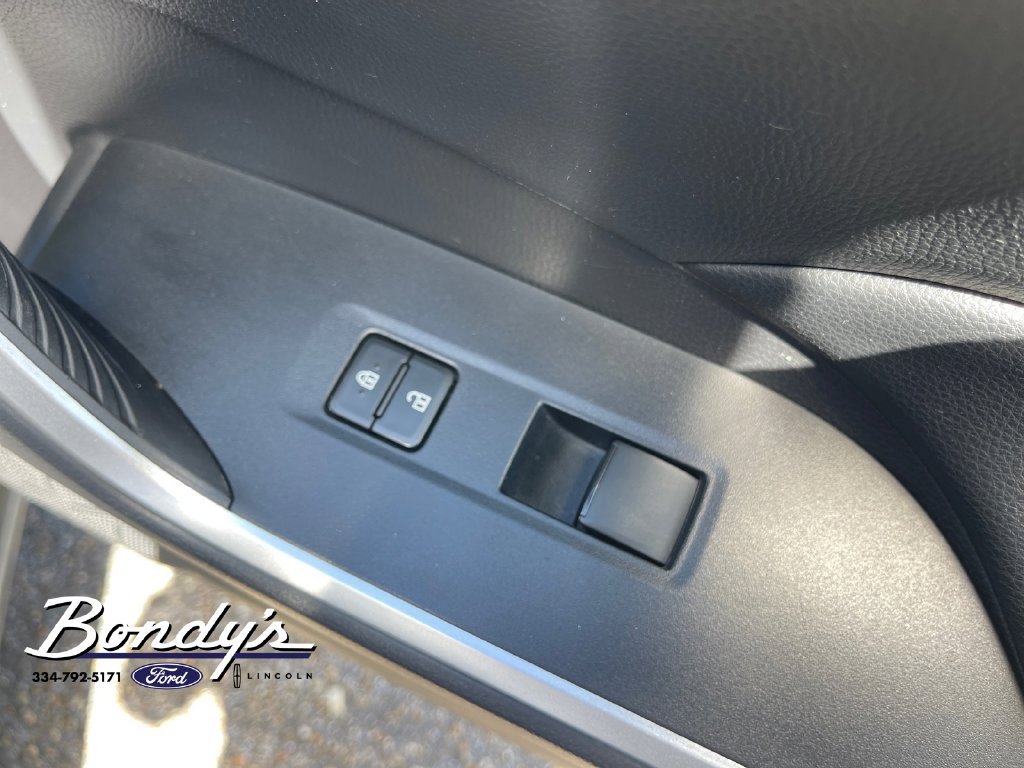 Used 2021 Toyota RAV4 XLE AWD/4WD image 20