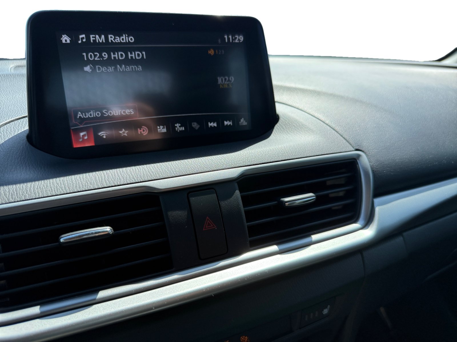 Used 2018 MAZDA MAZDA3 Touring FWD image 12