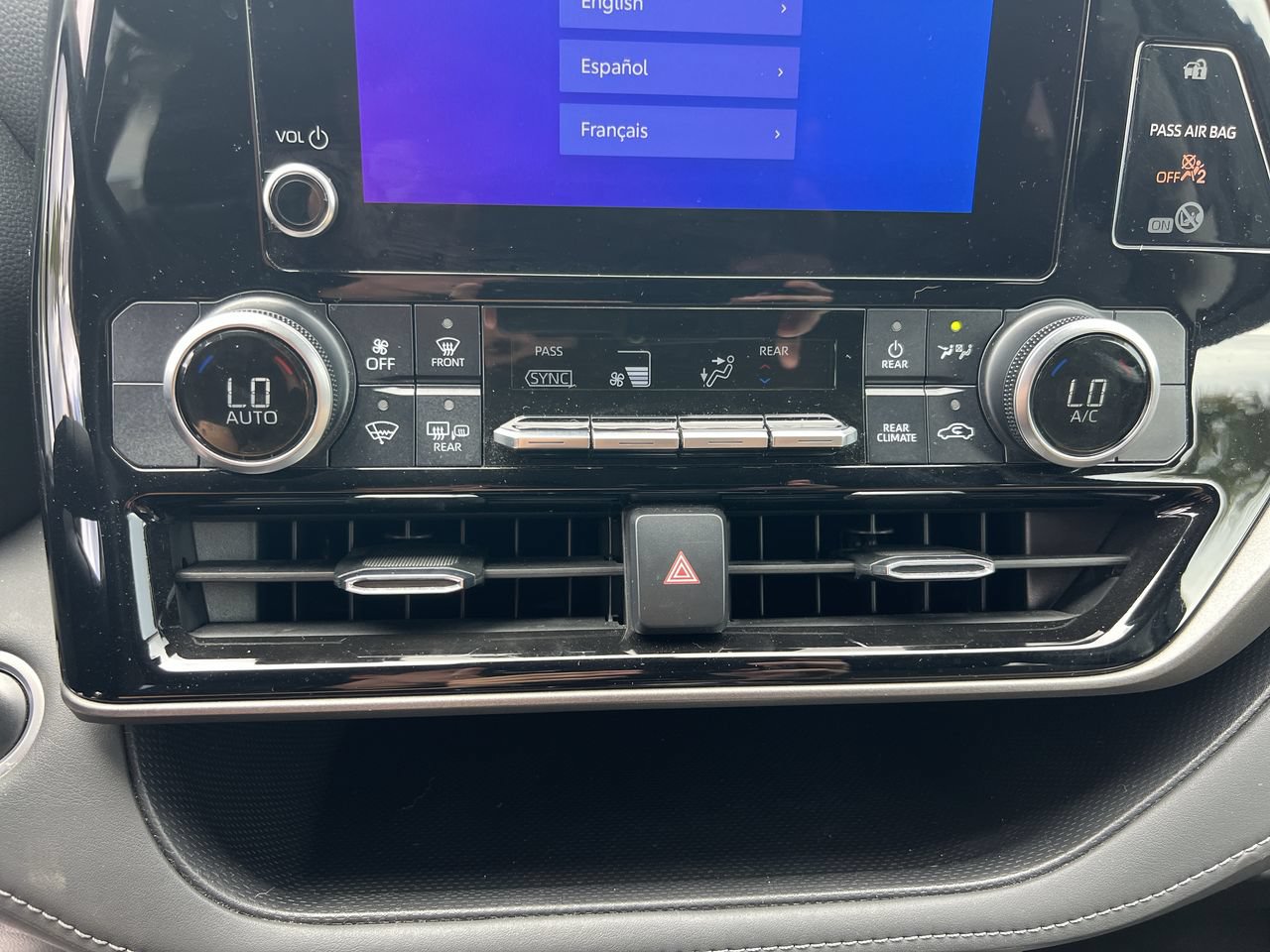 Used 2024 Toyota Highlander LE FWD image 24