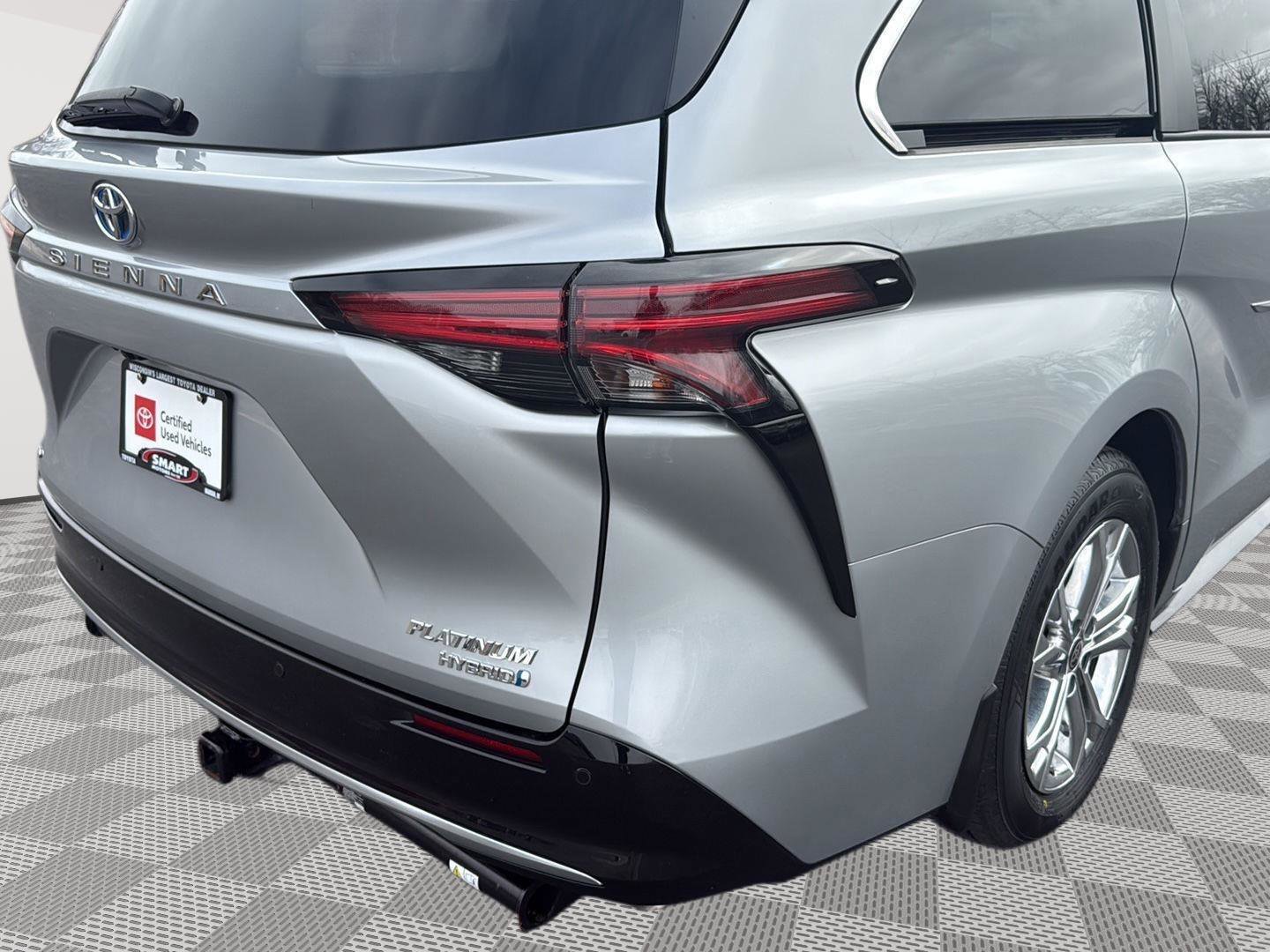 Used 2022 Toyota Sienna Platinum image 8