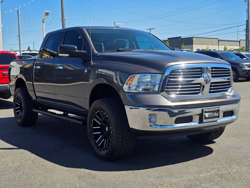 Used 2015 RAM 1500 Classic SLT w/ SLT Plus D←cor Group AWD/4WD image 4