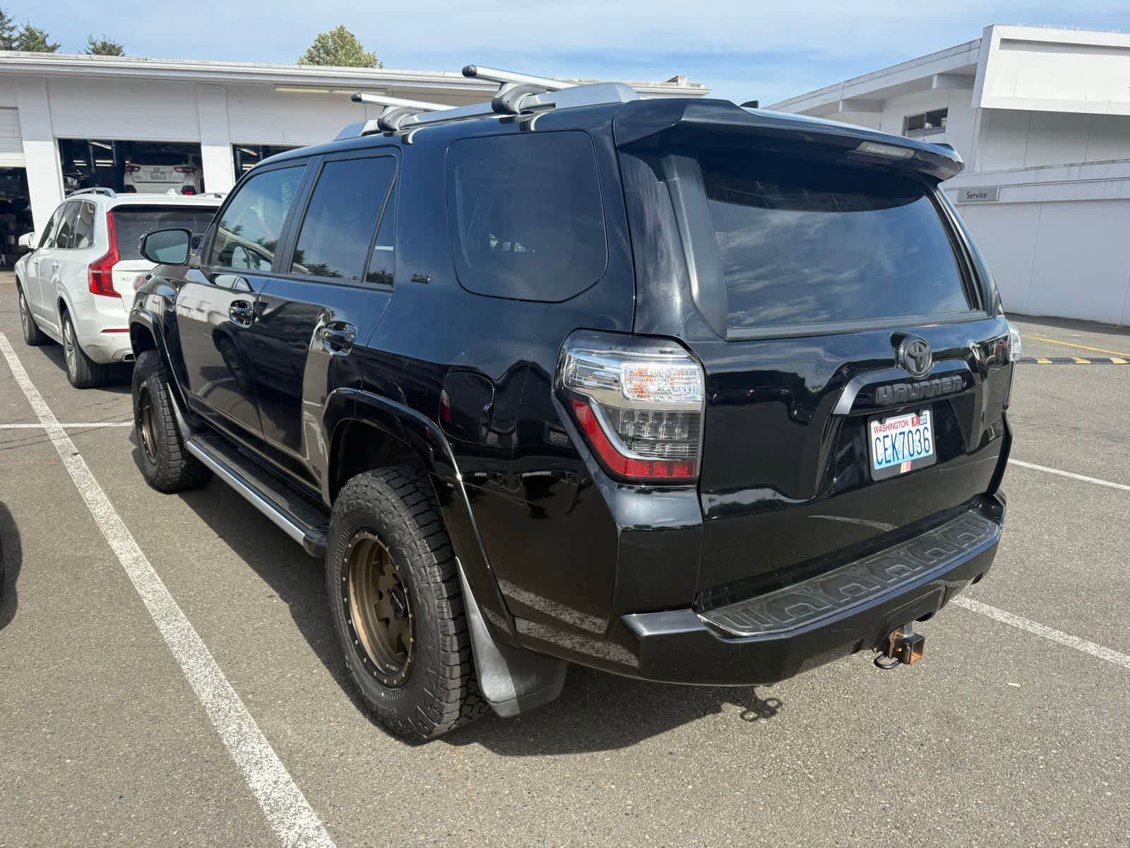 Used 2016 Toyota 4Runner SR5 Premium AWD/4WD image 2