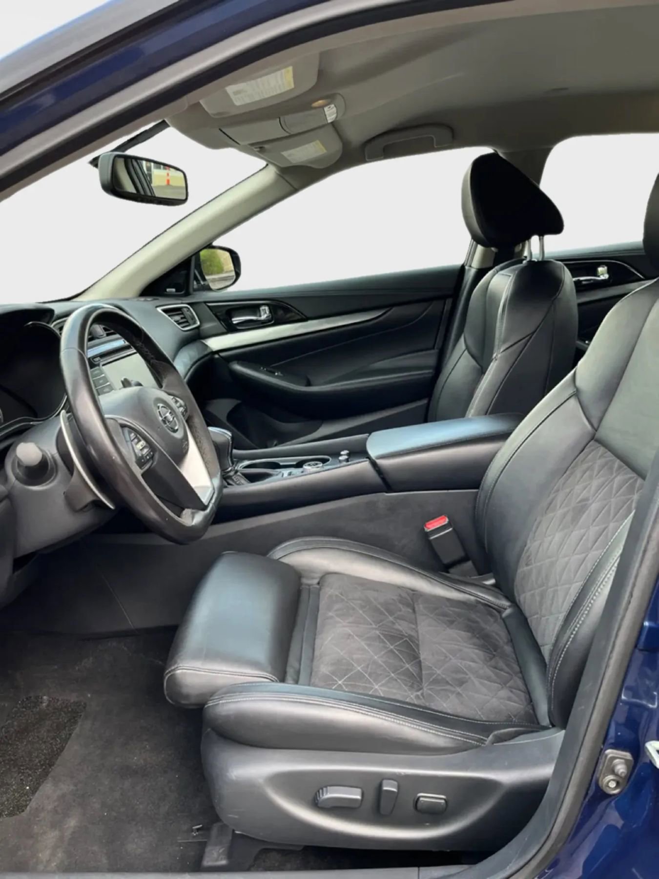 Used 2017 Nissan Maxima SR w/ Midnight Edition FWD image 9