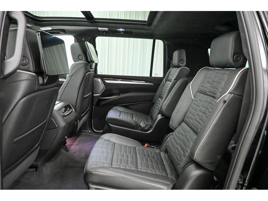 New 2026 Cadillac Escalade ESV Platinum Sport w/ LPO, ONYX Package AWD/4WD image 13