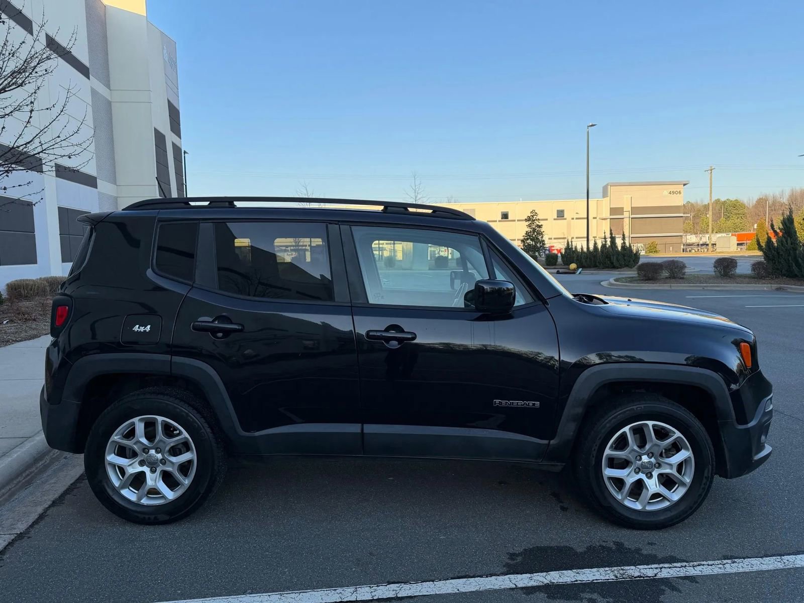 Used 2017 Jeep Renegade Latitude image 5
