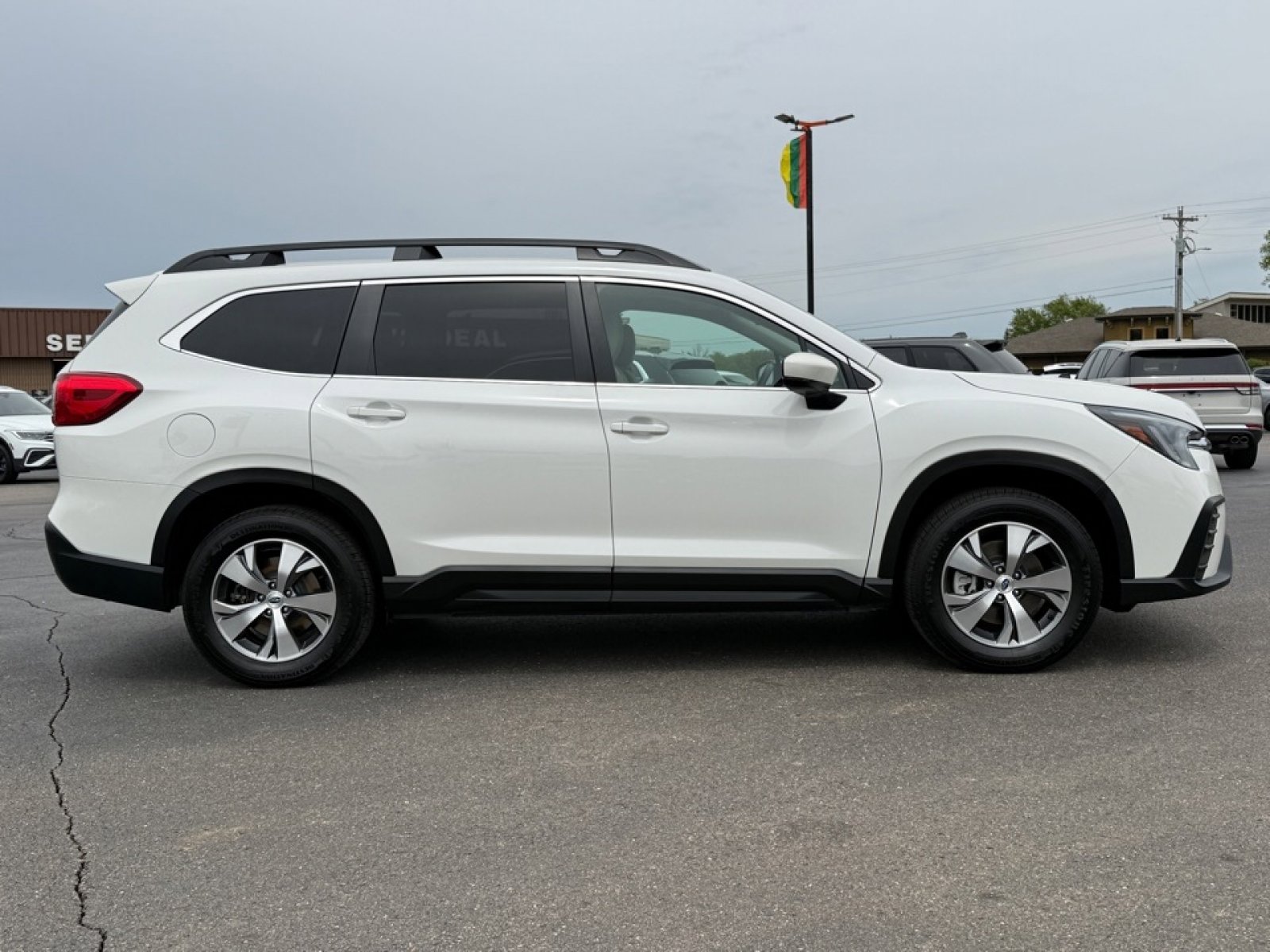 Used 2024 Subaru Ascent Premium w/ Convenience Package AWD/4WD image 9