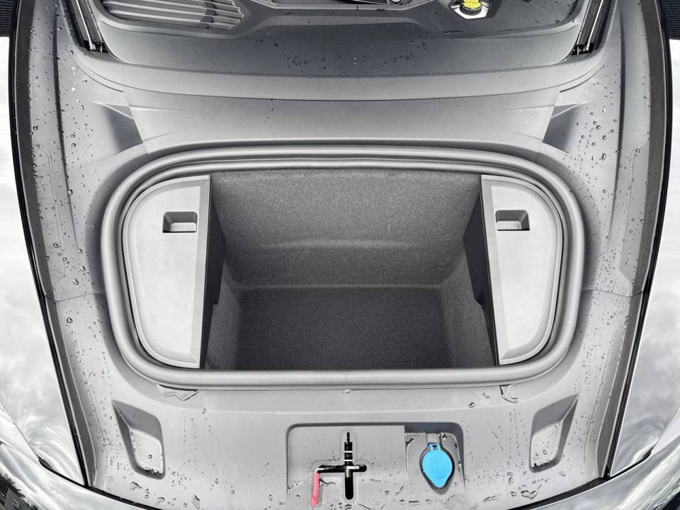 New 2025 Porsche Taycan w/ Premium Package RWD image 28