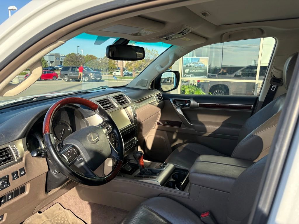 Used 2017 Lexus GX 460 Premium w/ Premium Package image 10