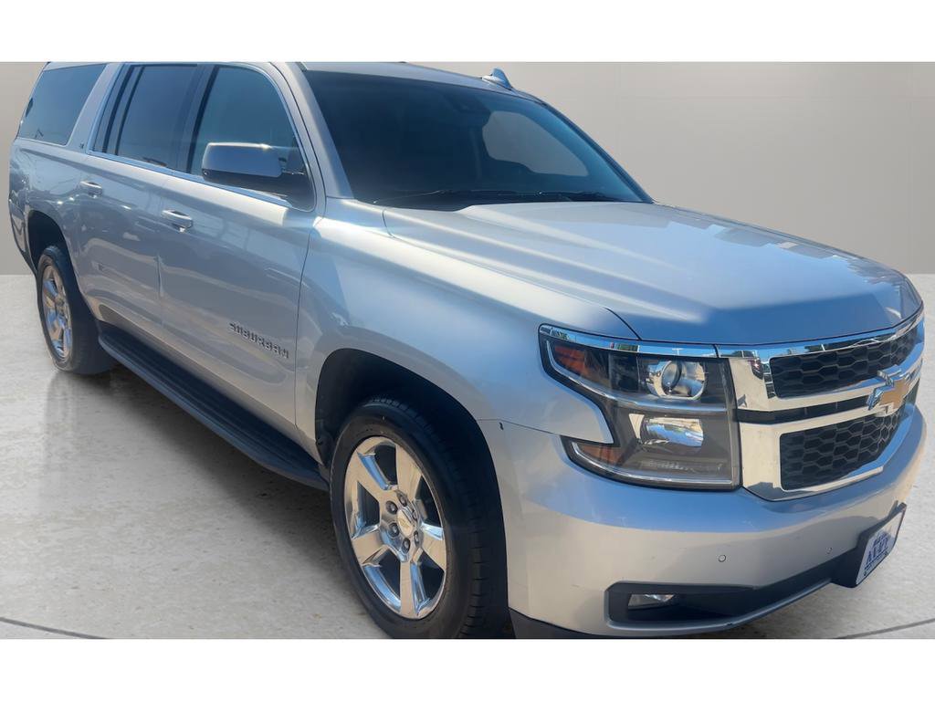 Used 2017 Chevrolet Suburban LT RWD image 3