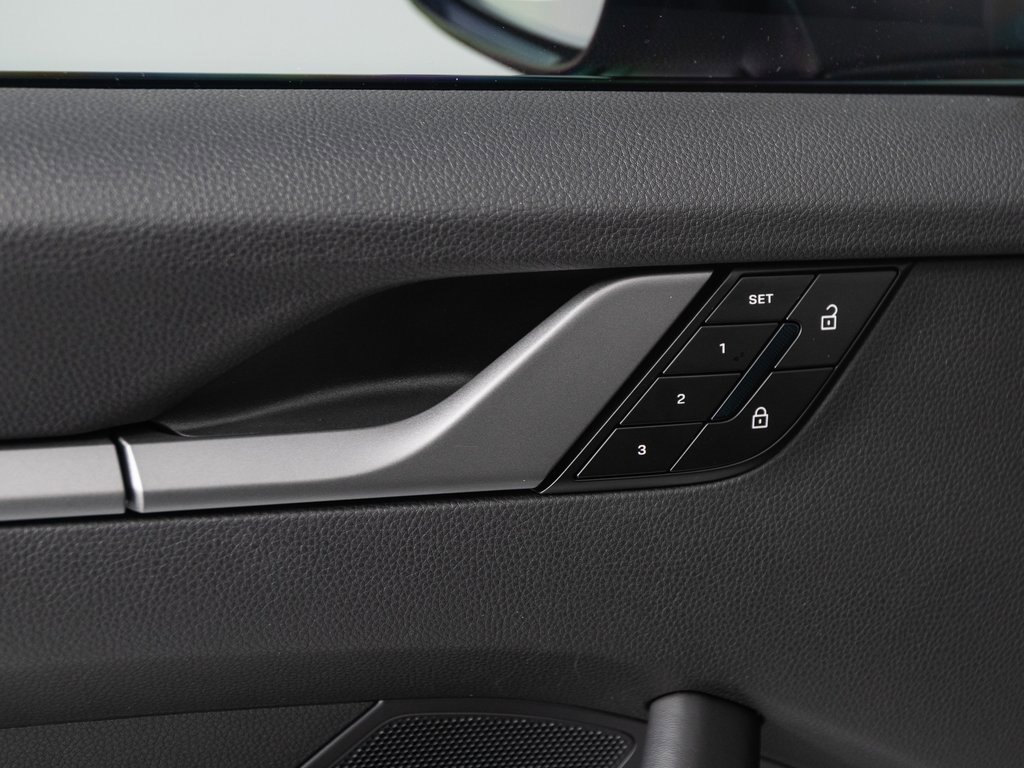 Certified 2025 Porsche 911 Carrera image 33