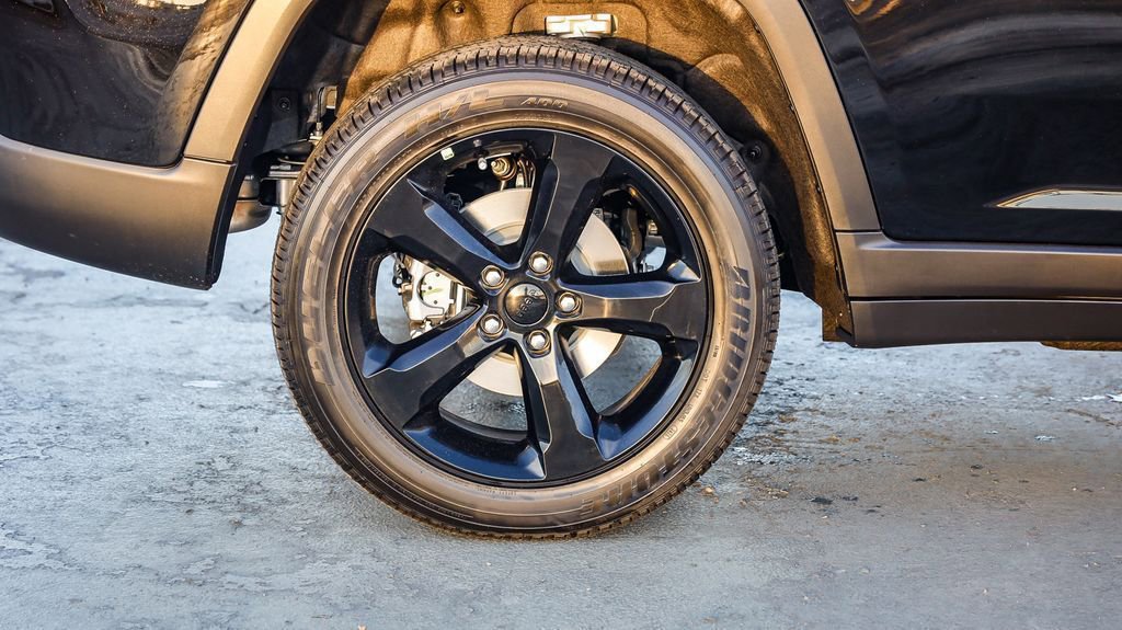 New 2025 Jeep Grand Cherokee Altitude image 39