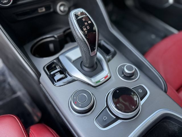 Used 2022 Alfa Romeo Giulia Veloce AWD/4WD image 21