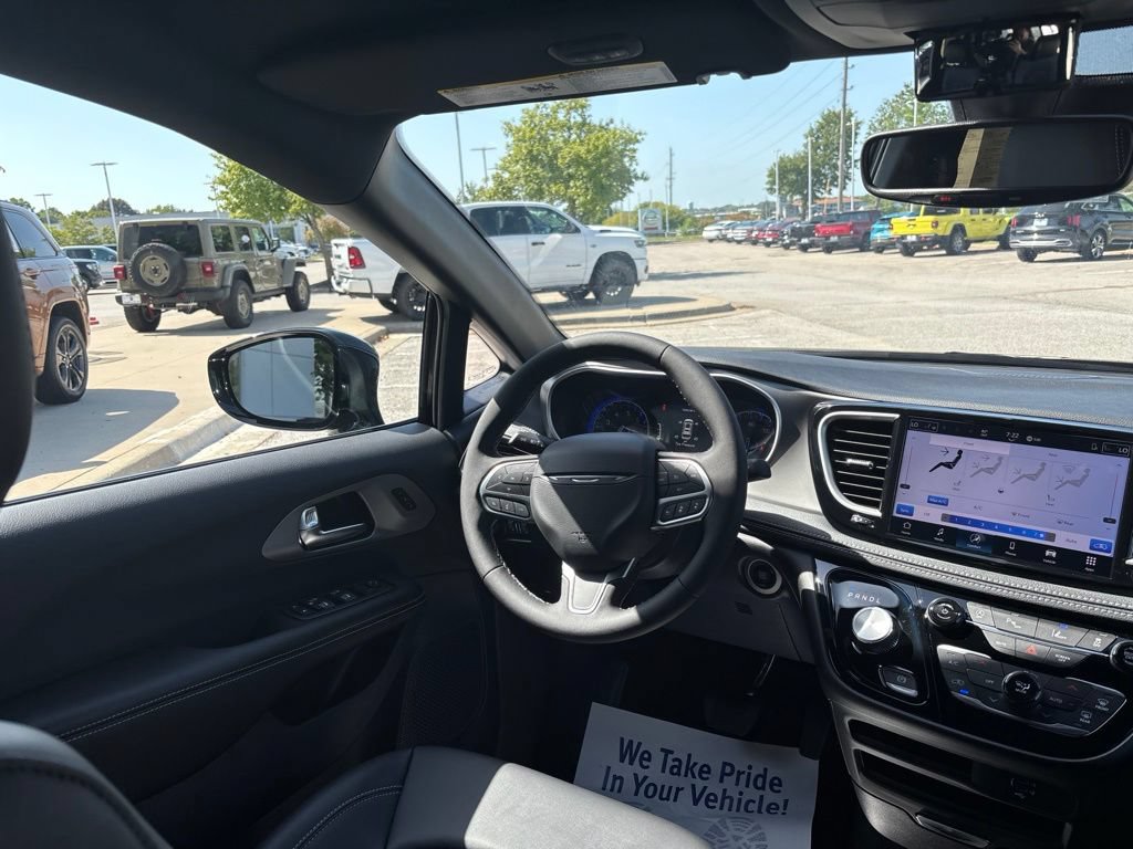 New 2027 Chrysler Pacifica Select FWD image 23