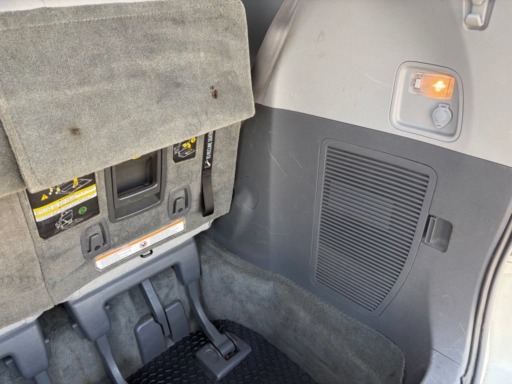 Used 2015 Toyota Sienna XLE w/ XLE Navigation Package FWD image 23