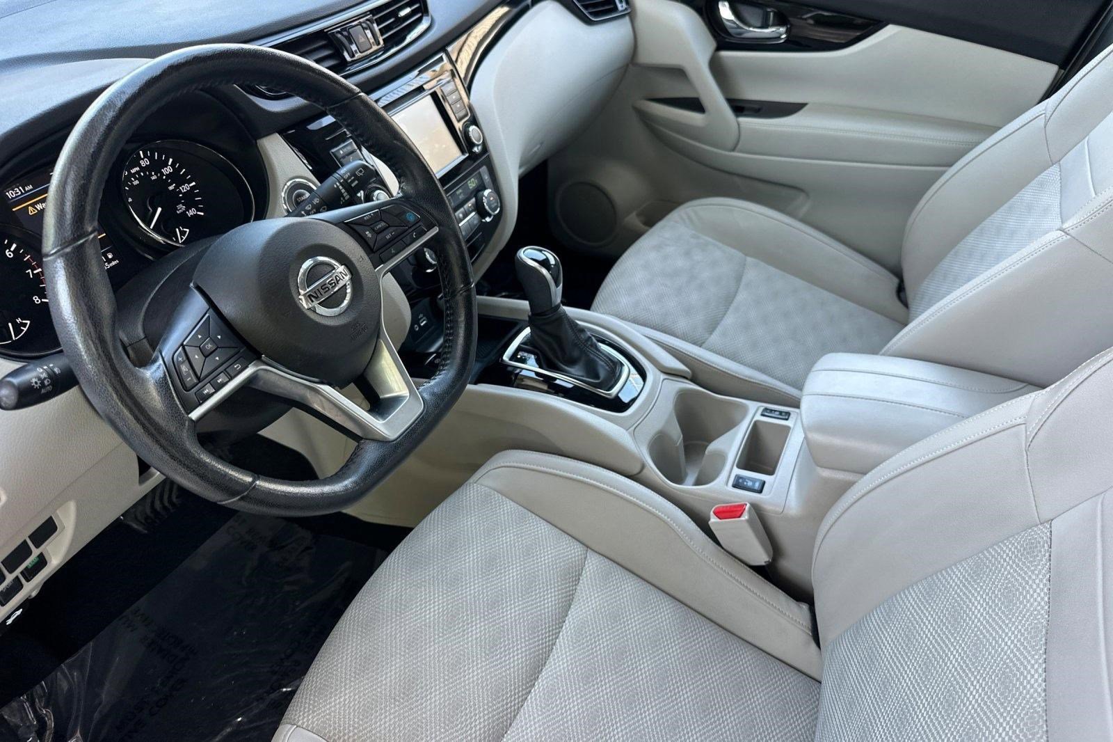 Used 2022 Nissan Rogue Sport SV w/ Technology Package AWD/4WD image 4