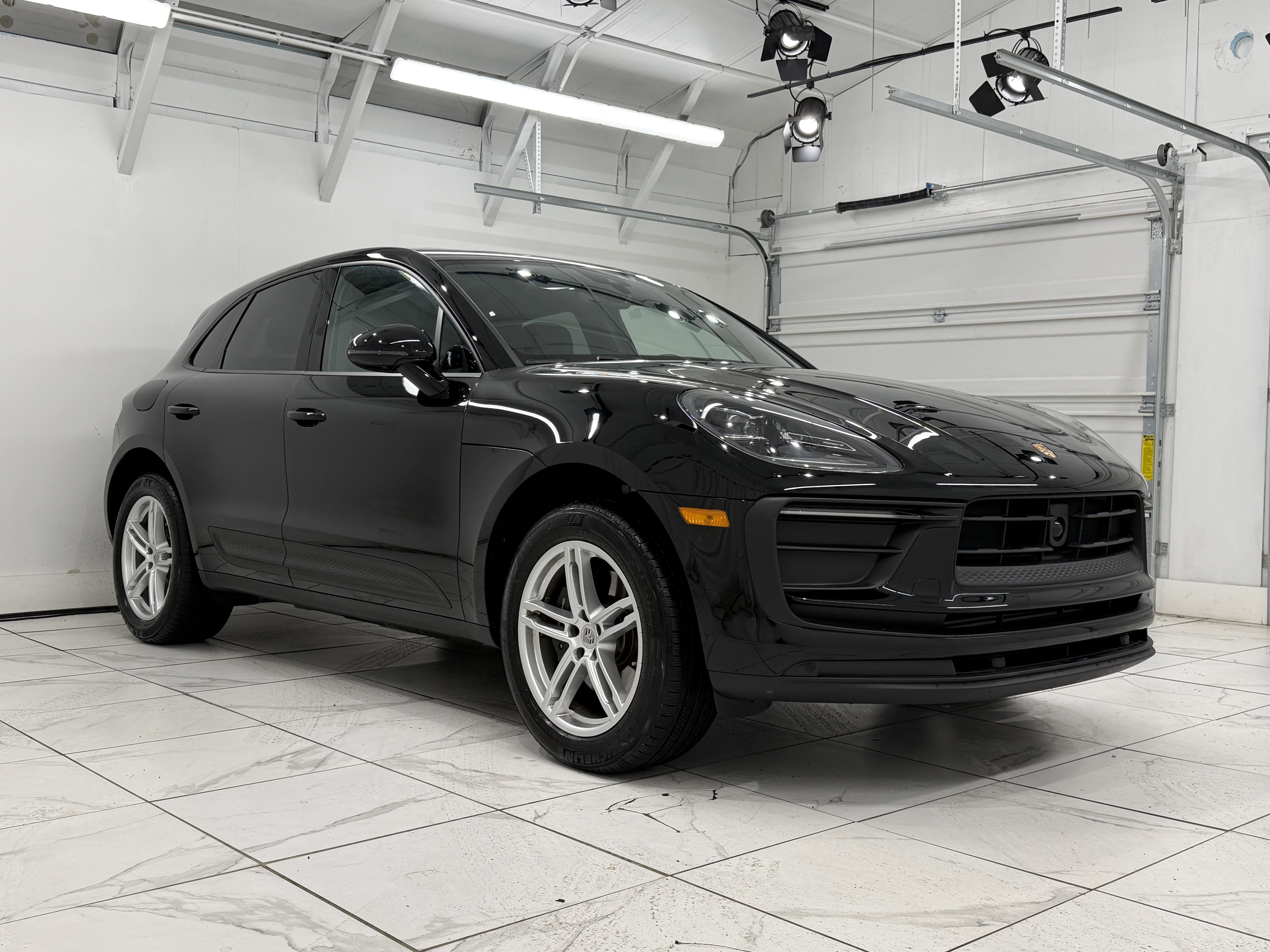 Certified 2025 Porsche Macan image 10