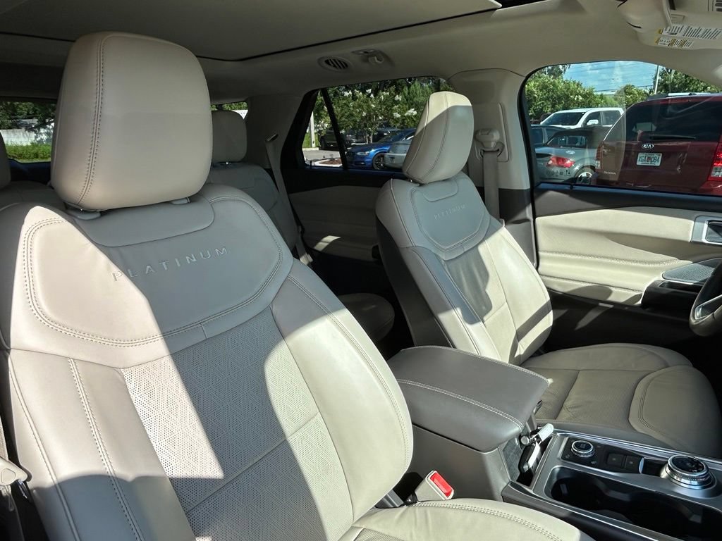 Used 2020 Ford Explorer Platinum w/ Premium Technology Package AWD/4WD image 39