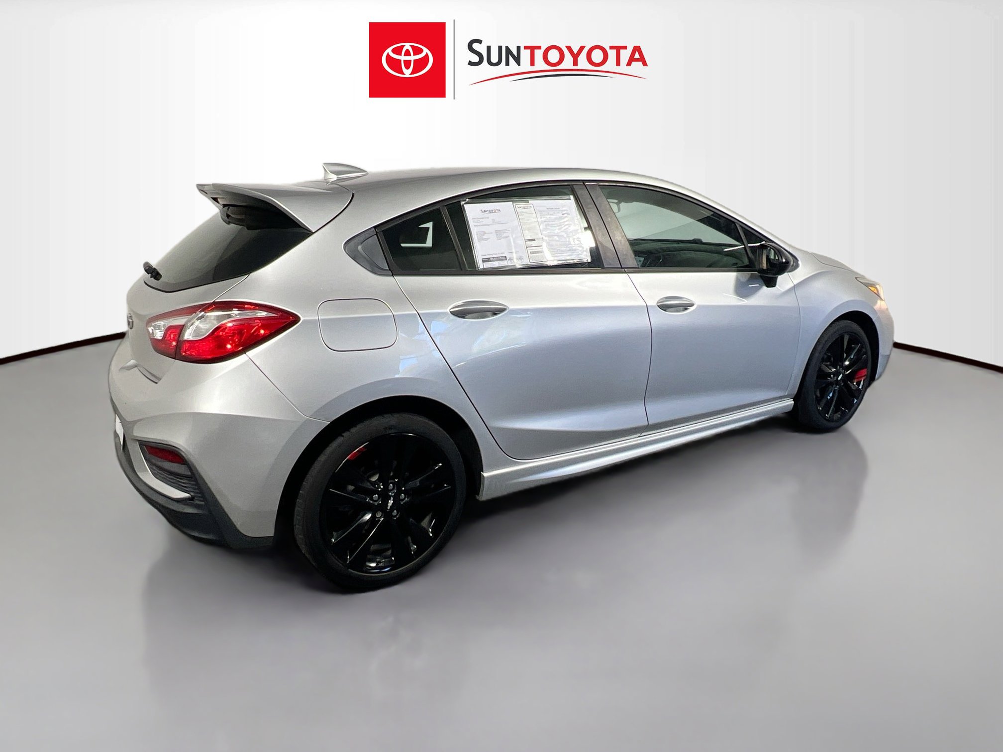 Used 2018 Chevrolet Cruze LT w/ Redline Edition image 4