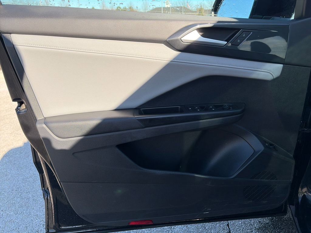 Used 2022 Volkswagen Taos SEL image 13