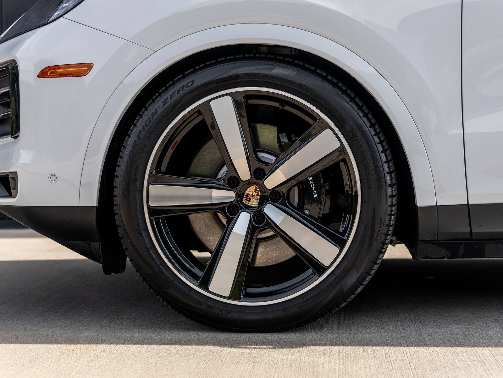 Certified 2025 Porsche Cayenne S AWD/4WD image 15