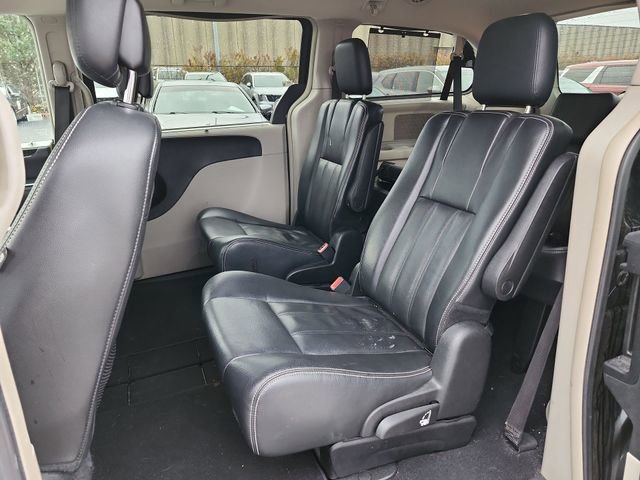 Used 2013 Chrysler Town & Country Touring image 22