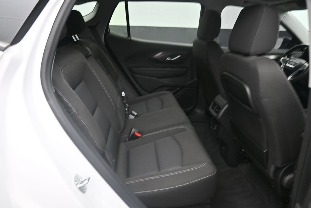 Used 2024 GMC Terrain SLE w/ Driver Convenience Package FWD image 13