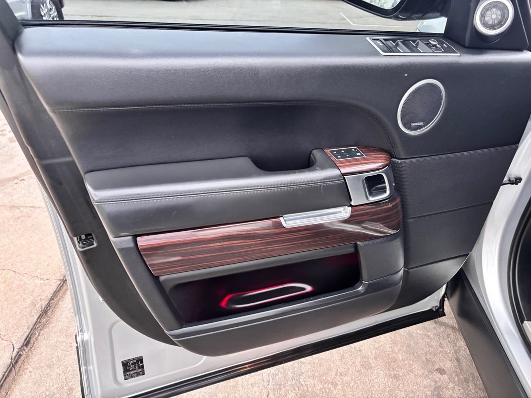 Used 2017 Land Rover Range Rover HSE image 17