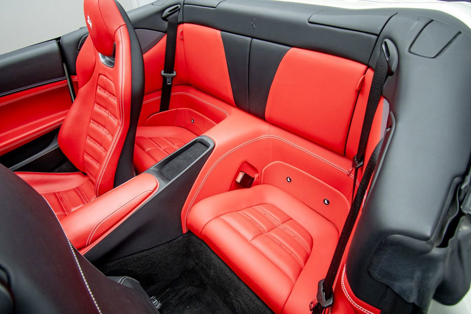 Used 2019 Ferrari Portofino RWD image 25