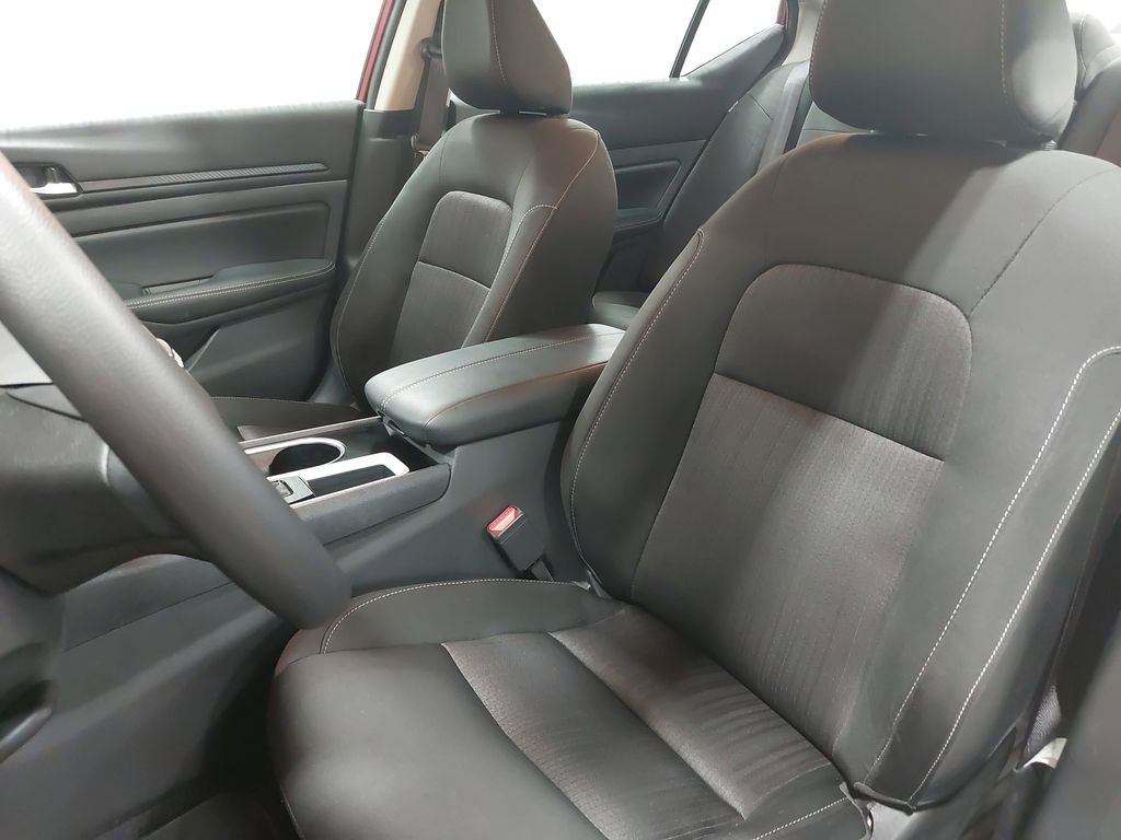 Used 2024 Nissan Altima 2.5 SV image 14