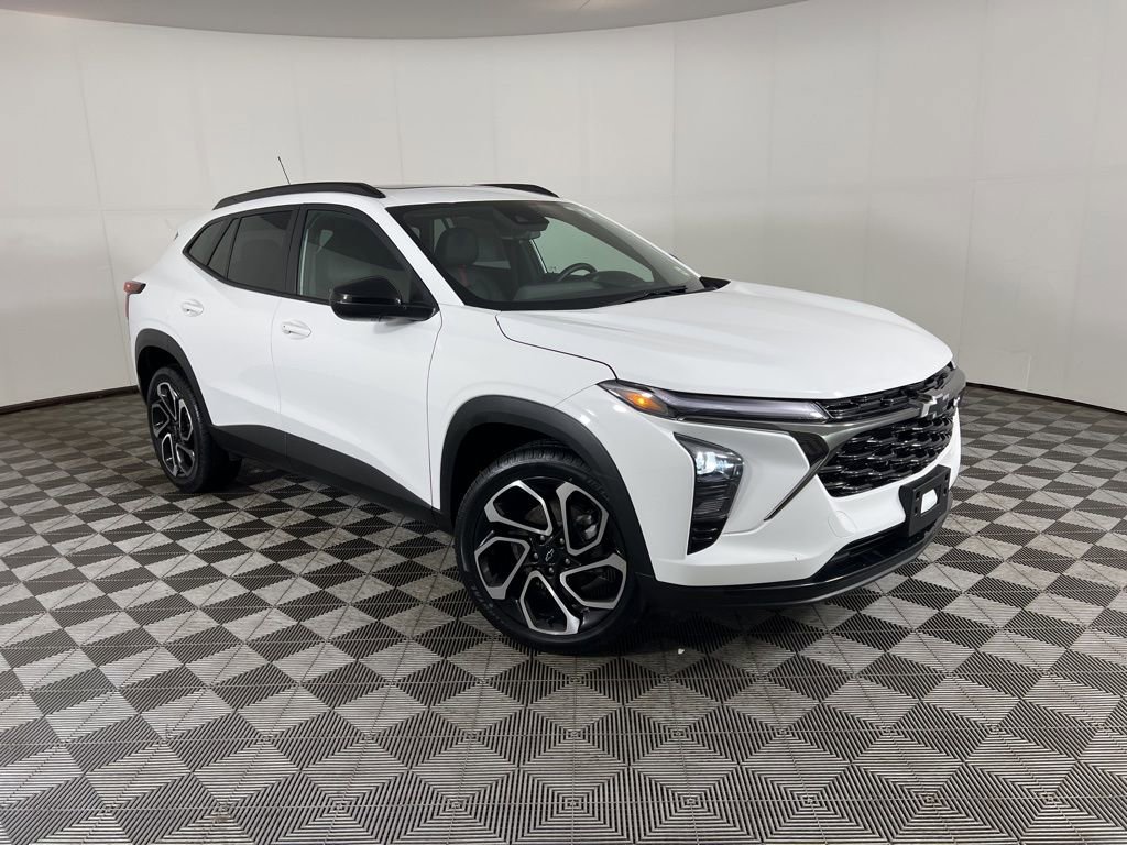 Used 2024 Chevrolet Trax RS w/ Sunroof Package image 8