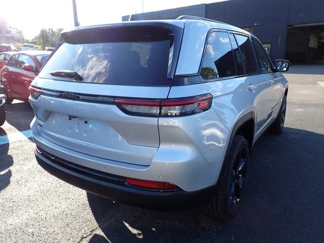 New 2025 Jeep Grand Cherokee Altitude image 6