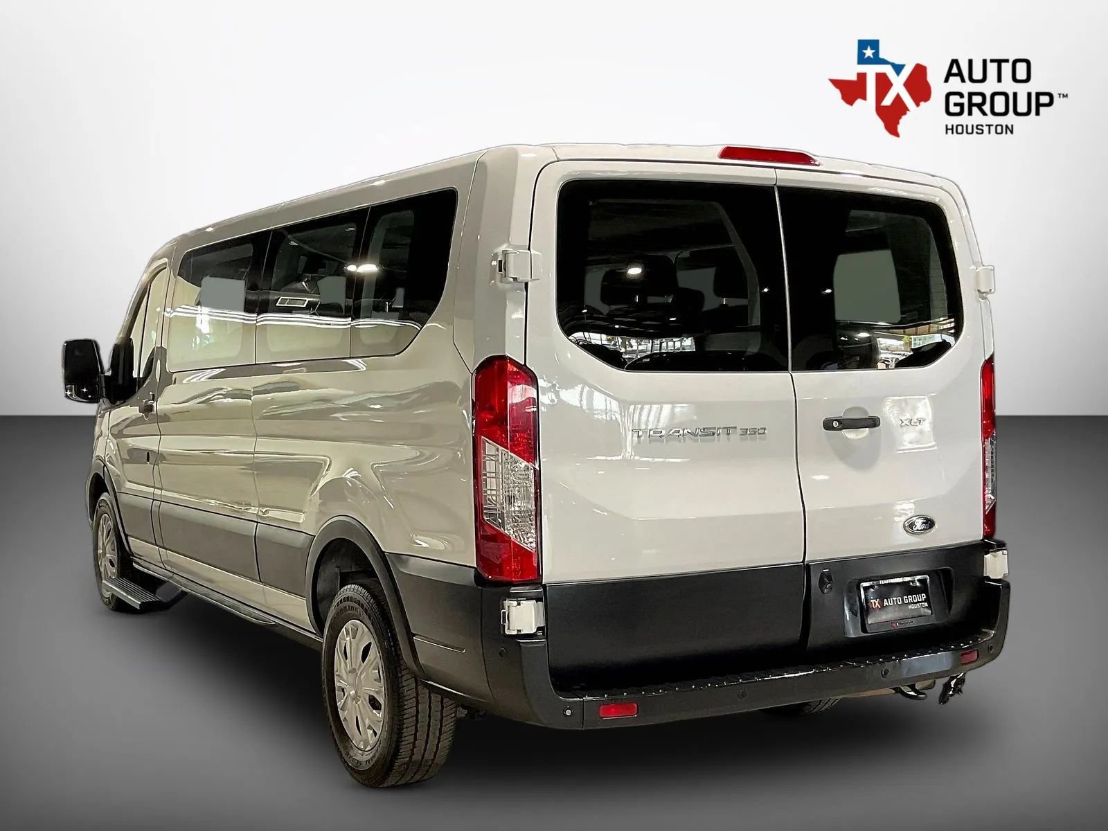 Used 2023 Ford Transit 350 XLT RWD image 3